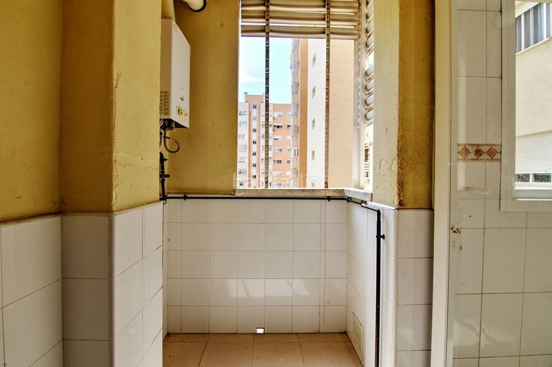 Foto b72ccb0c-772b-437d-8e39-49e7a9c3b06c. Pis amb calefacció aparcament piscina a Paus - Polígono San Blas Alicante