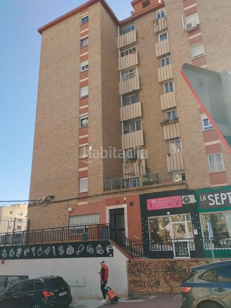 Foto eb7c067a-98f0-4029-997e-4e3498e4742c. Estudi amb calefacció a Parque Victoria Eugenia Málaga