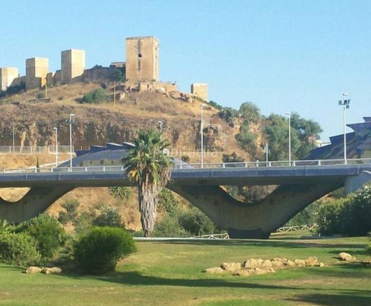 Foto cc1a06b4-8b3c-43c0-8335-0b17df15ac5a. Edificio en Nueva Alcalá Alcalá de Guadaira