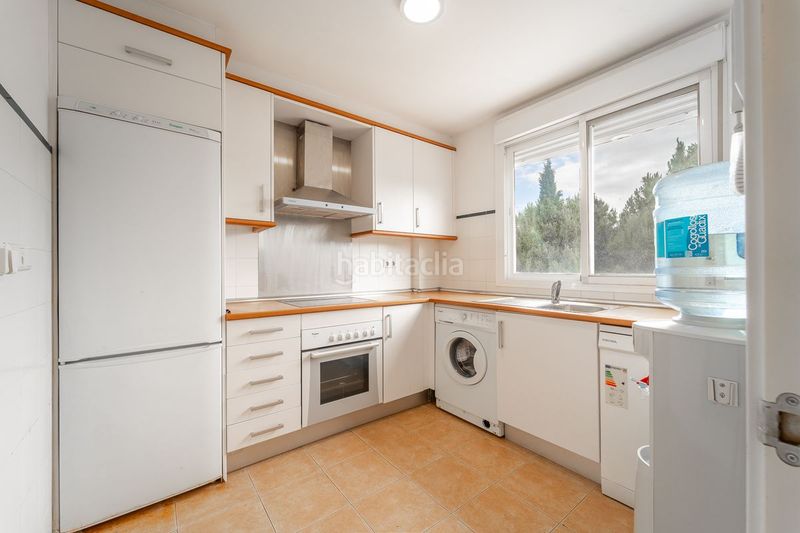 Foto da48818d-017d-4e8e-bc92-fe73f296c2e1. Casa adossada amb calefacció aparcament piscina a Mijas