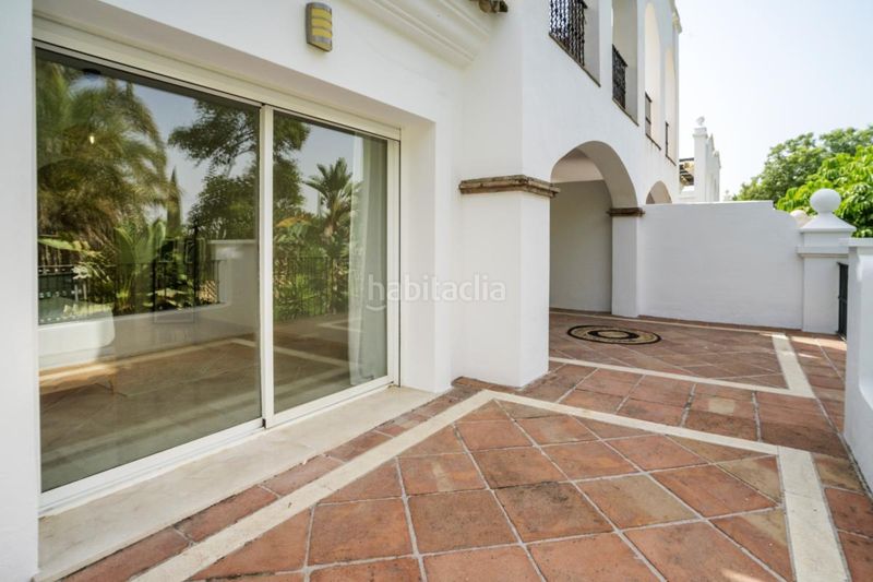 Foto b857e3d8-0cb3-4686-9a78-9c1ba7703de4. Pis amb calefacció aparcament piscina a Nagüeles Alto Marbella