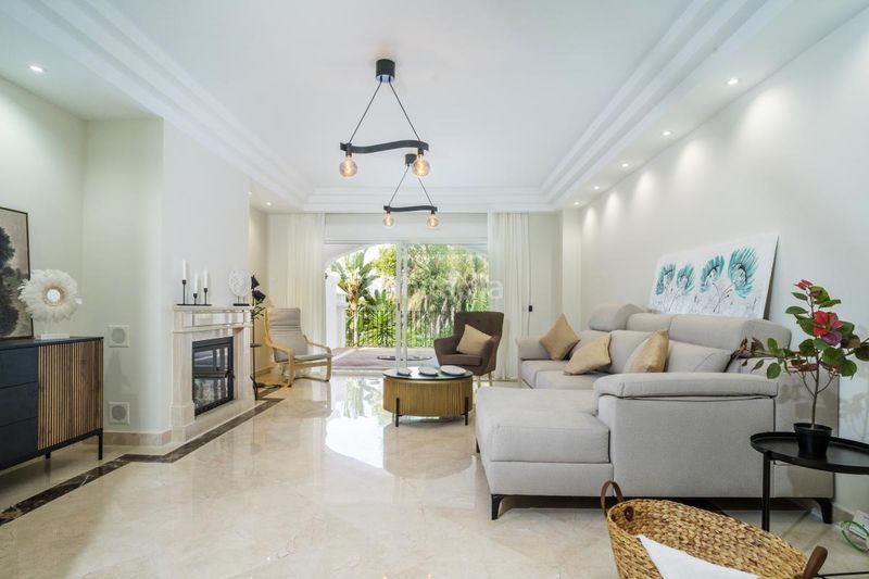 Foto d6ad7277-de91-468d-a9d6-04e3ca8b6544. Pis amb calefacció aparcament piscina a Nagüeles Alto Marbella