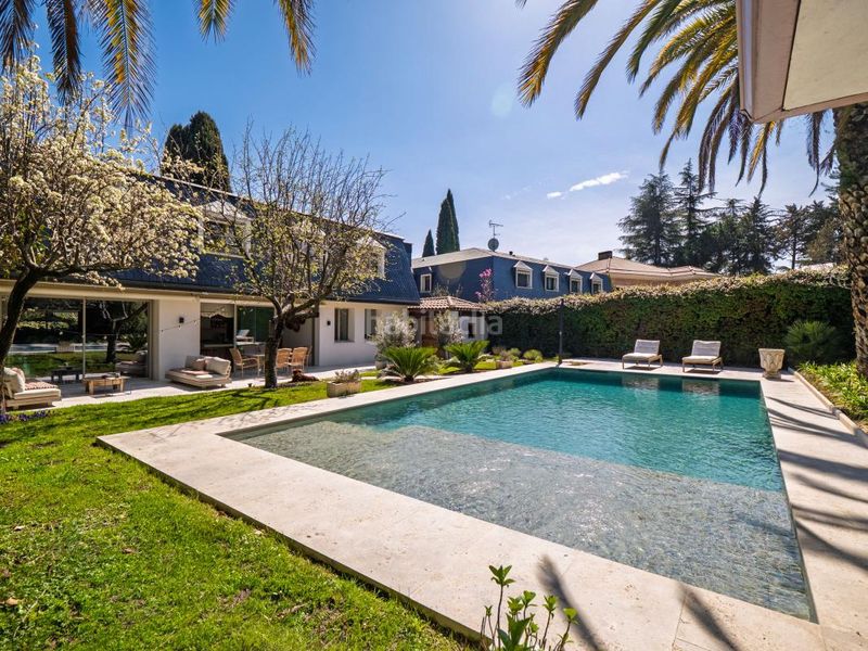 Foto 8ba10bec-803d-445c-89bf-f8509fea1149. Casa amb calefacció aparcament piscina a Conde Orgaz - Piovera Madrid