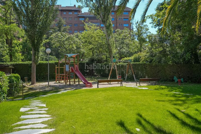 Foto 194e7eab-765e-40a0-bd26-fe6224027415. Pis amb calefacció aparcament piscina a Mirasierra Madrid