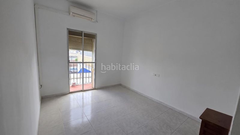 Foto 2ab266e4-3247-4c09-8ae9-d8261a8c912c. Edifici a av. de andalucía 102 a Luisiana (La)