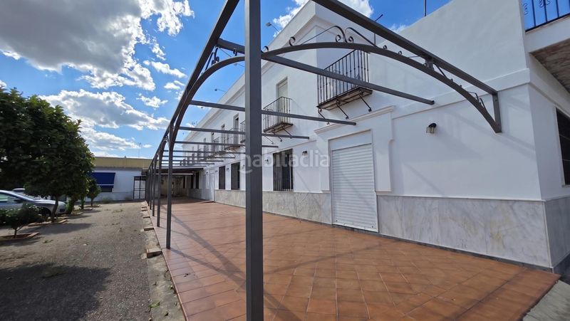 Foto 40e101f1-0a7f-451a-84e9-c7bb589d07be. Edifici a av. de andalucía 102 a Luisiana (La)