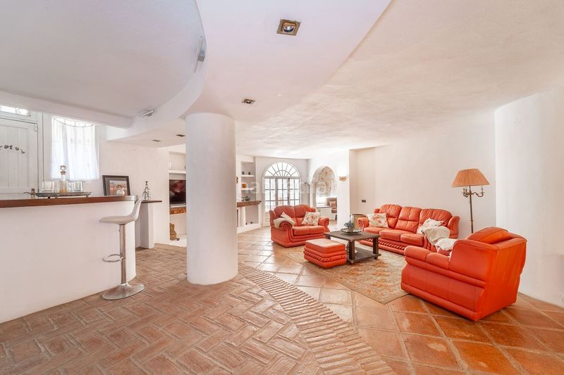 Foto b921c45c-07b0-4489-b66b-b6de4a6e06e0. Pis amb calefacció aparcament piscina a Cabopino - Artola Marbella