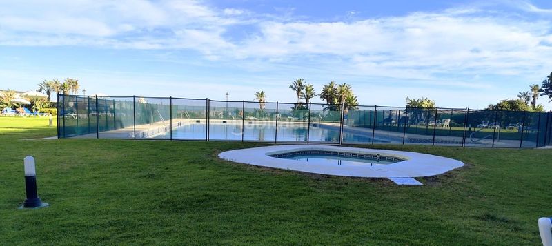 Foto c9d93f00-1d23-4f96-8d23-4f0c8a6956fd. Pis amb calefacció aparcament piscina a Cabopino - Artola Marbella