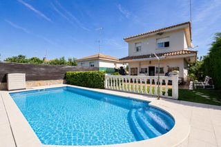 Chalet in Calle Garcilaso de la Vega
