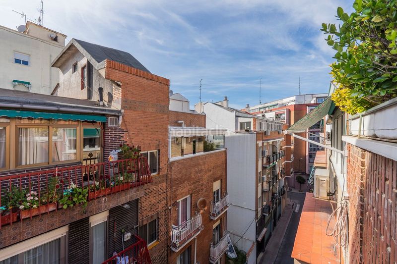 Foto 09f7f7f9-5f2b-4085-8f49-fda92d8d698f. Àtic amb calefacció a Fuente del Berro Madrid