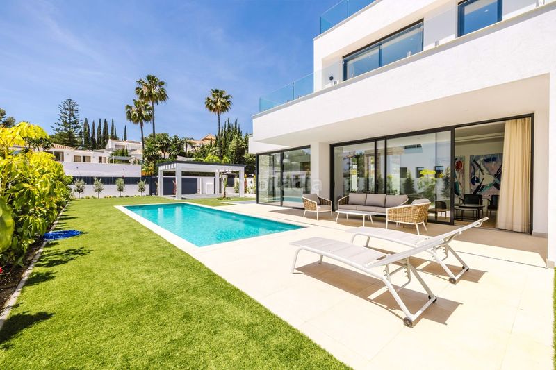 Foto 654d2307-da0e-40b0-8869-9ab340d9ce2e. Casa amb calefacció aparcament piscina a Nueva Atalaya Estepona