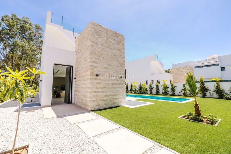 Foto dbbc799b-2b87-46ff-b732-ffdba12b02ac. Casa amb calefacció aparcament piscina a Nueva Atalaya Estepona