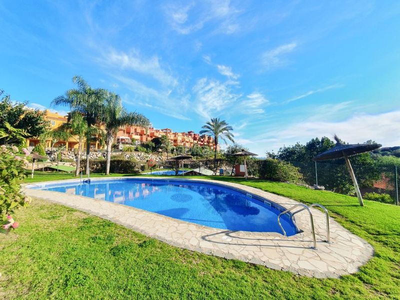 Foto f74afd1e-b9d1-42ee-b6a7-f6412cff7039. Planta baixa amb calefacció aparcament piscina a Marbella