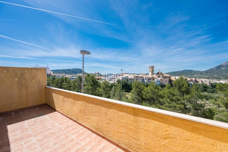 Foto c78165c6-50e4-413e-8ab4-c4a726e395be. Casa aparellada amb calefacció aparcament a Tibi