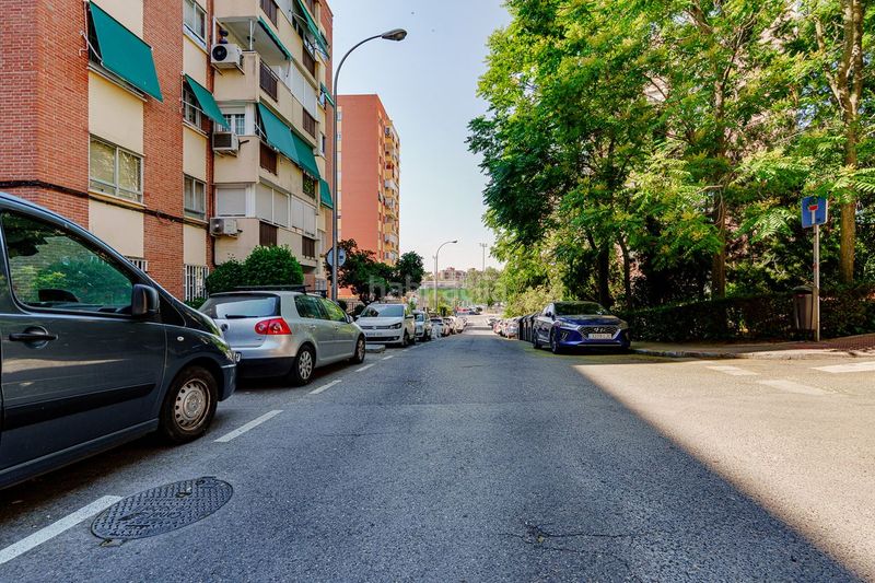 Foto 5ec47bfc-2a11-4f68-a54c-bbf19552465a. Planta baixa amb calefacció a Pinar del Rey Madrid