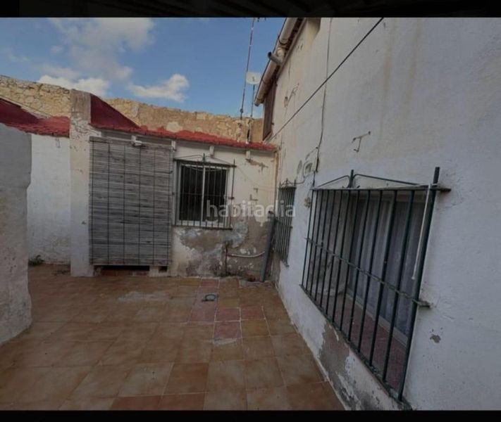 Foto f886524f-d120-4166-b579-90293e67d4a1. Casa adossada amb calefacció a Monòver