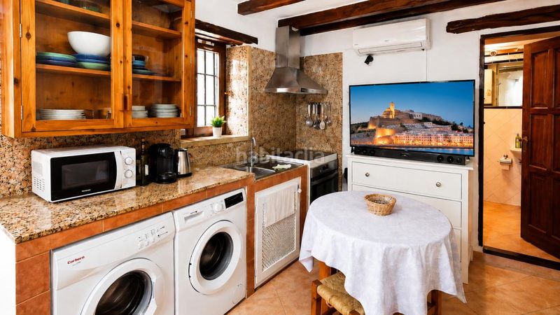 Foto f692a0cb-3e26-49cc-b3c1-e0a5925999cb. Casa amb calefacció a Dalt Vila-La Marina Ibiza