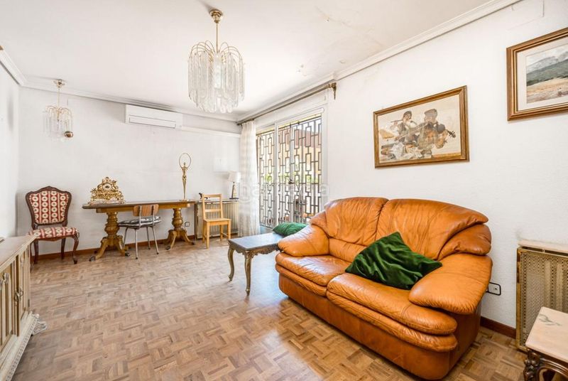 Foto 4e5fe6b1-225d-41ff-b9de-15392d0cabe5. Casa amb calefacció aparcament a Jerónimos Madrid