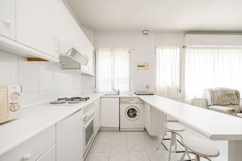 Foto 58aca63c-de9f-4eb4-b50a-bd5769a8126b. Casa amb calefacció aparcament a Jerónimos Madrid