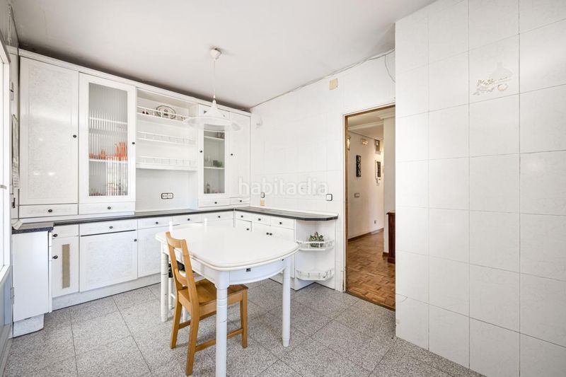 Foto 74d51504-9a0e-49e0-ab17-fc1f9ee7d710. Casa amb calefacció aparcament a Jerónimos Madrid