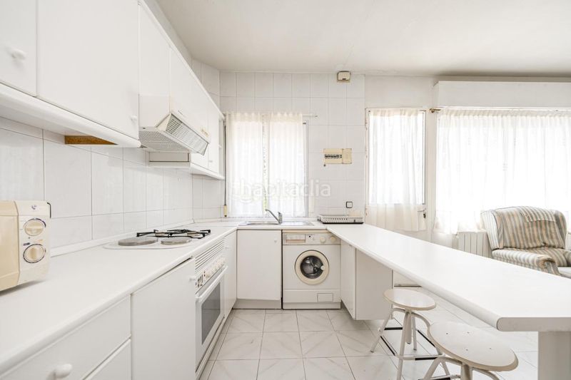 Foto b55f2928-1469-42c5-adfd-977170e8a4e6. Casa amb calefacció aparcament a Jerónimos Madrid