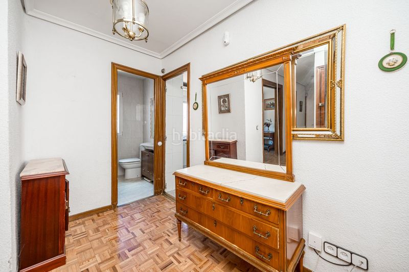Foto d20e97fd-25c7-4c6e-8a3b-4fed6f8b46c3. Casa amb calefacció aparcament a Jerónimos Madrid