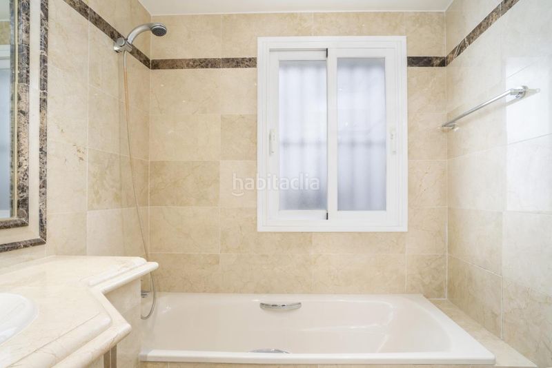 Foto 1363e3dd-5309-419f-854b-38686572bdc4. Planta baixa amb calefacció aparcament piscina a Marbella