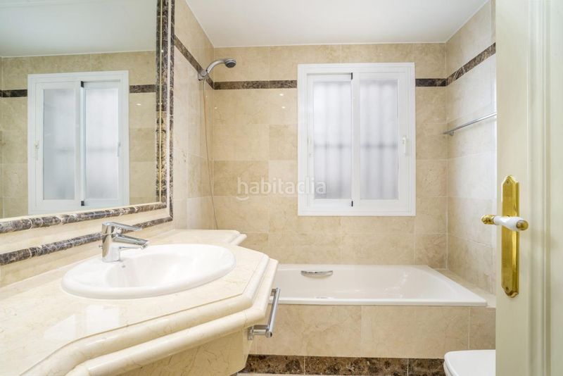 Foto 1f196f31-a4f6-4e82-86bd-885040445a56. Planta baixa amb calefacció aparcament piscina a Marbella