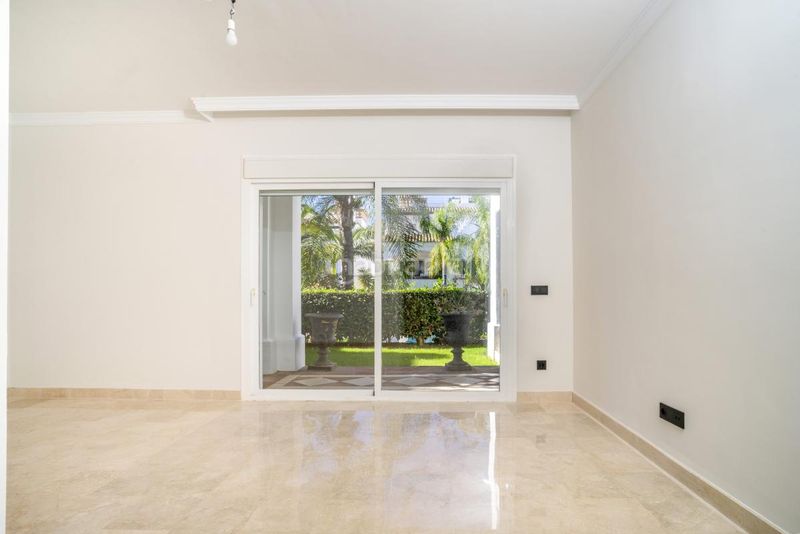 Foto 3ebdf546-38eb-4407-bd5d-8d3ebdeab137. Planta baixa amb calefacció aparcament piscina a Marbella