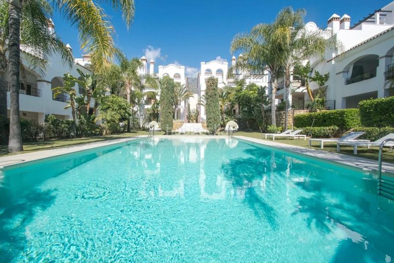 Foto 5e22e6ea-4e04-4f5f-9217-42c9d4e448db. Planta baixa amb calefacció aparcament piscina a Marbella