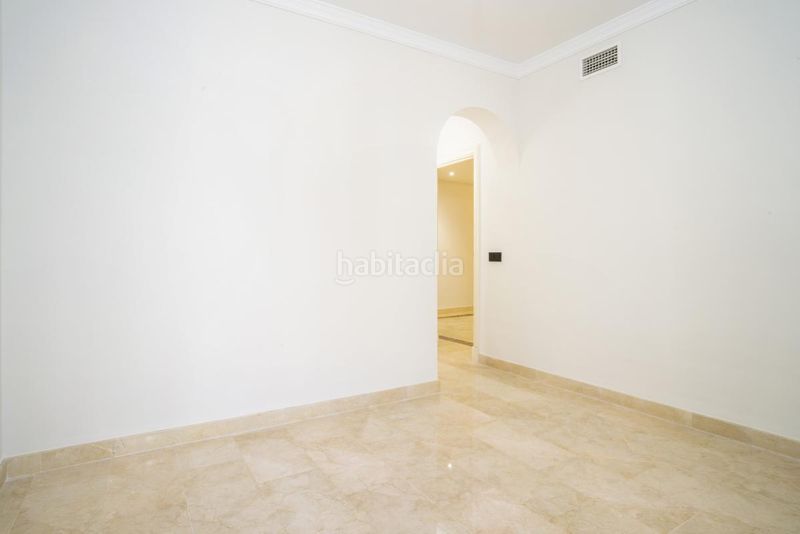 Foto 82ed14b8-c8c3-44b5-8460-c5955e029a9f. Planta baixa amb calefacció aparcament piscina a Marbella