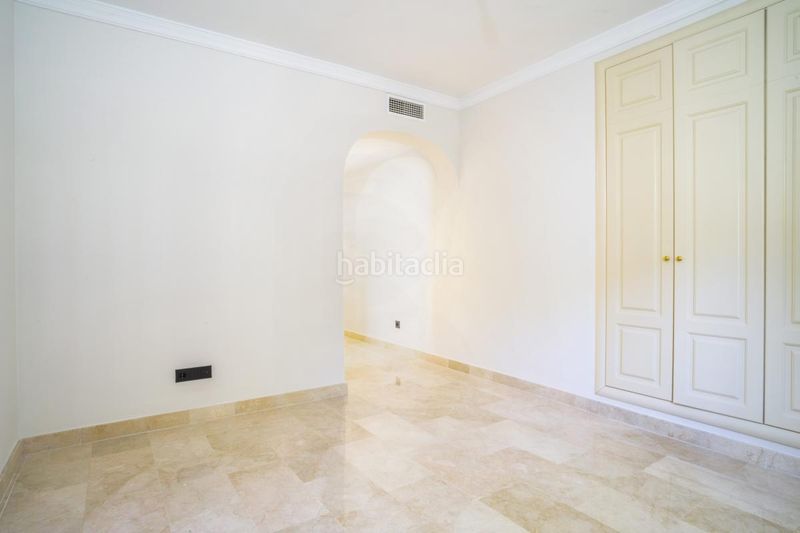 Foto b708c893-126a-48dc-8751-980d06e98521. Planta baixa amb calefacció aparcament piscina a Marbella