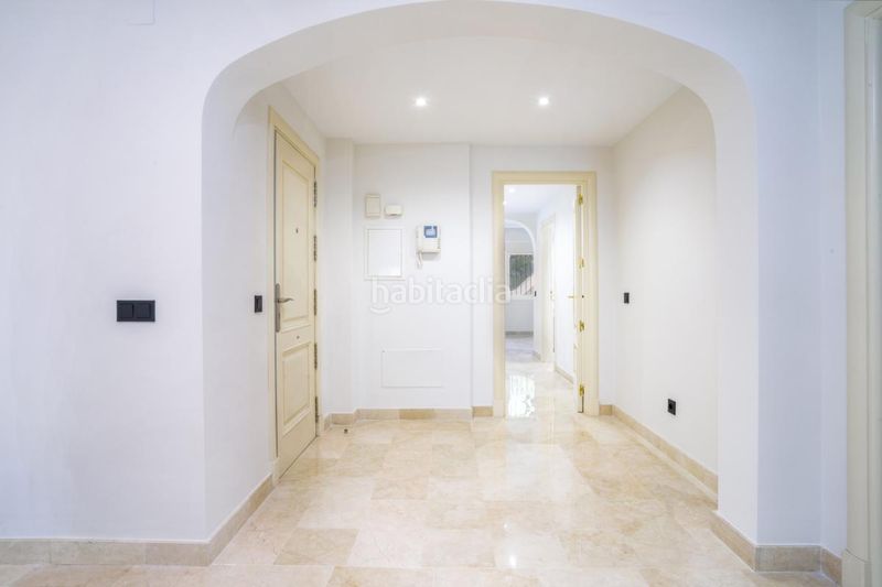 Foto b892f81a-ed01-460d-a935-888de6e2e69c. Planta baixa amb calefacció aparcament piscina a Marbella