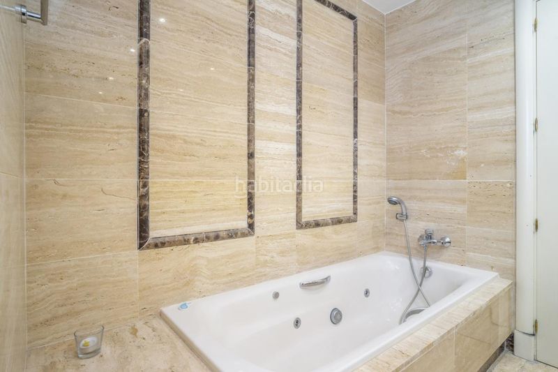 Foto d00dcf49-aef7-4851-aa61-99dbe367726f. Planta baixa amb calefacció aparcament piscina a Marbella