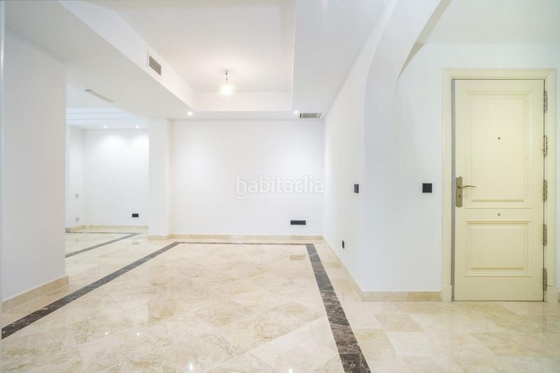 Foto f21e5a41-8f35-43ca-a7fb-1c3e4799e952. Planta baixa amb calefacció aparcament piscina a Marbella