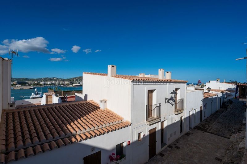 Foto fa2027e3-6560-4c3a-8c69-90bb8c70bd2d. Dúplex amb calefacció a Dalt Vila-La Marina Ibiza