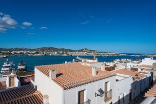 Zweistöckige Wohnung  Carrer alt