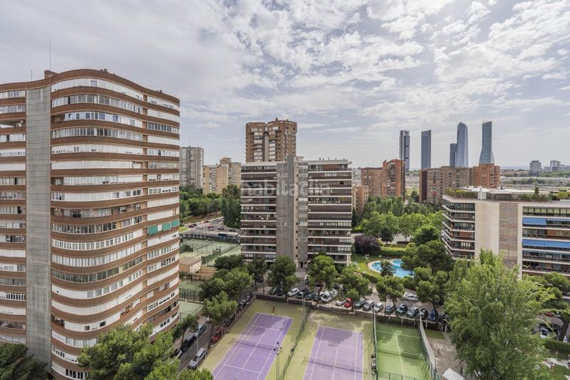 Foto fac16540-fd14-48ea-a557-98c70b0b4516. Pis amb calefacció aparcament a Costillares Madrid