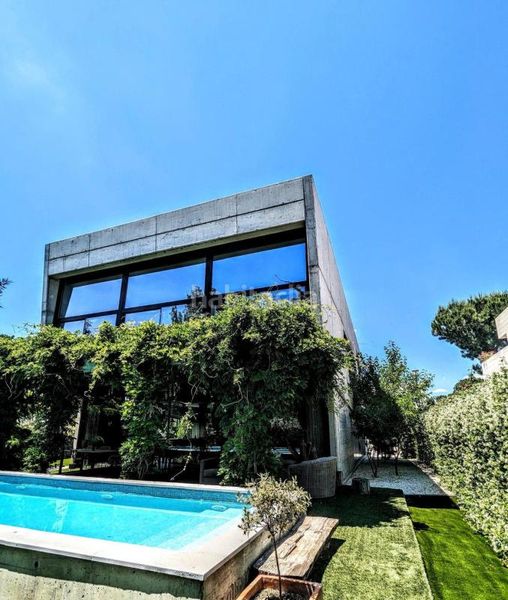 Foto b9518521-f24e-47cb-8229-15d29e31455f. Casa amb calefacció aparcament piscina a Pueblo Pozuelo de Alarcón
