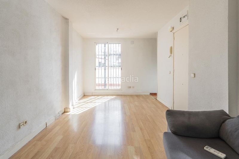 Foto b283bb61-8a29-4a88-b1a0-c5e979a2997b. Àtic amb calefacció a Embajadores-Lavapiés Madrid