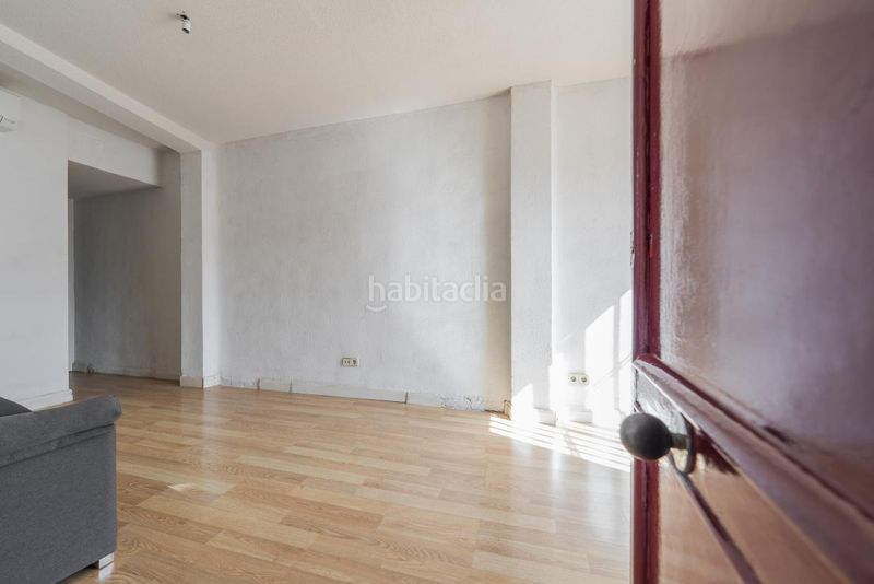 Foto c0ea4143-f833-436f-83f9-82d49d0bca01. Àtic amb calefacció a Embajadores-Lavapiés Madrid