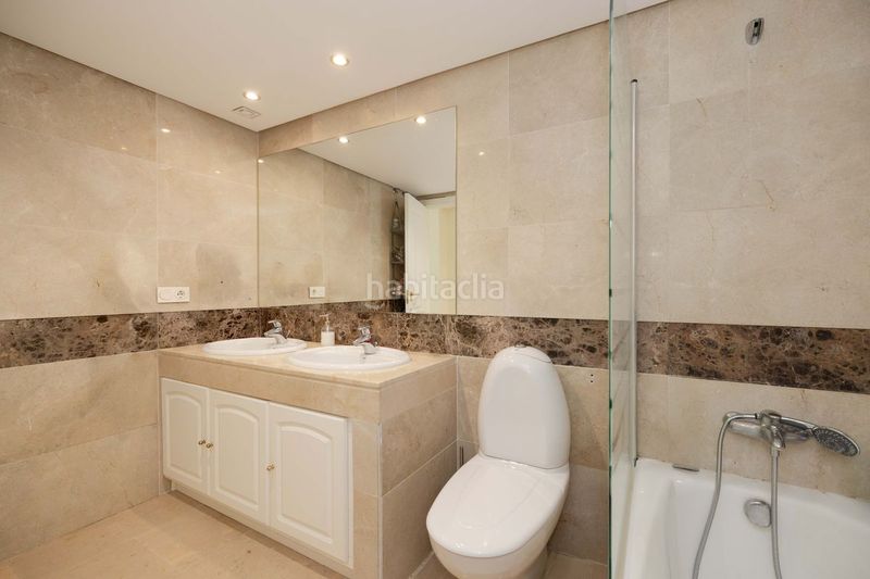 Foto 1c100fba-22b2-48ca-9018-0efee5921475. Pis amb calefacció aparcament piscina a Río Real Marbella