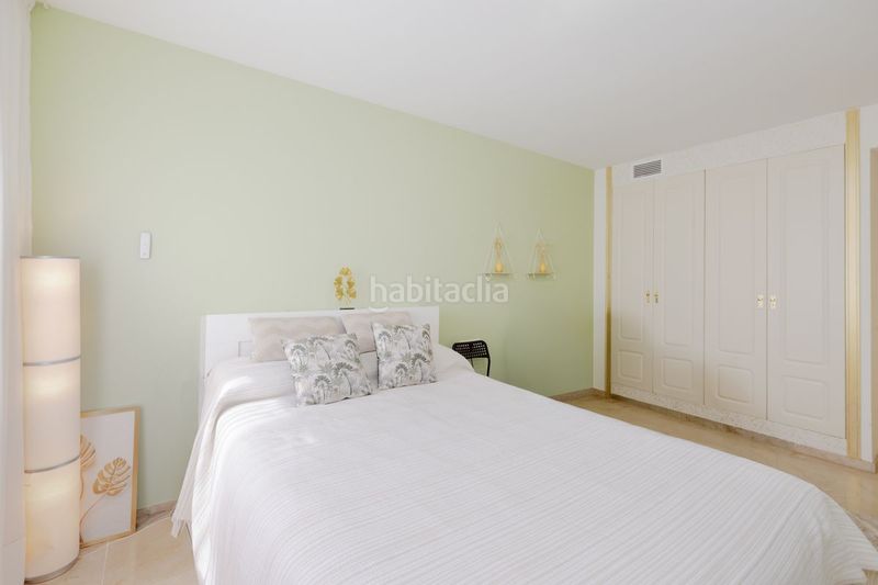 Foto bd2ef4be-42e6-4cbb-af22-f83d2d838a22. Pis amb calefacció aparcament piscina a Río Real Marbella