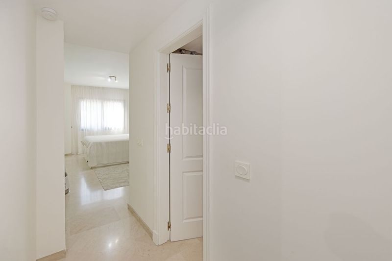 Foto bf89afcb-bed3-4449-a205-20f3ae6a55bb. Pis amb calefacció aparcament piscina a Río Real Marbella