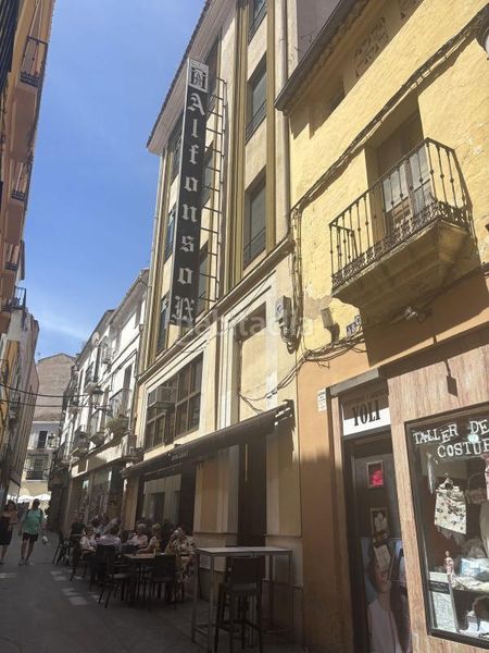 Foto 00fdeee7-8570-43da-807e-a597b671850f. Casa aparellada amb calefacció a Casco Antiguo Cáceres