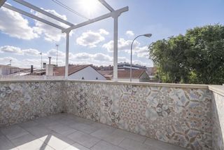 Casa adossada a Calle de Manuel Laredo