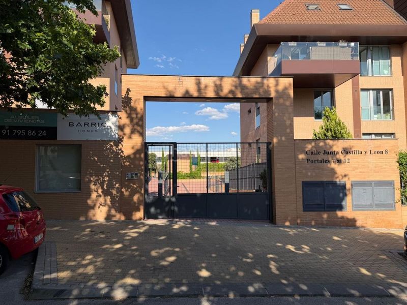 Foto 9db7d143-59ac-41ff-8acb-88c12d3f4293. Pis amb calefacció piscina a Valdepastores-Las Encinas Boadilla del Monte