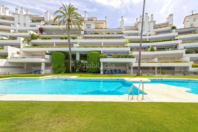 Foto 4cd6a8d7-27f0-4f1d-bc07-2fca53e8792e. Dúplex amb calefacció aparcament piscina a Río Real Marbella
