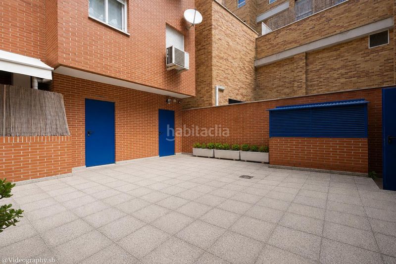 Foto e1a36af7-f490-4b6b-b4ad-65bf7ec9dfac. Dúplex amb calefacció aparcament a Berruguete Madrid