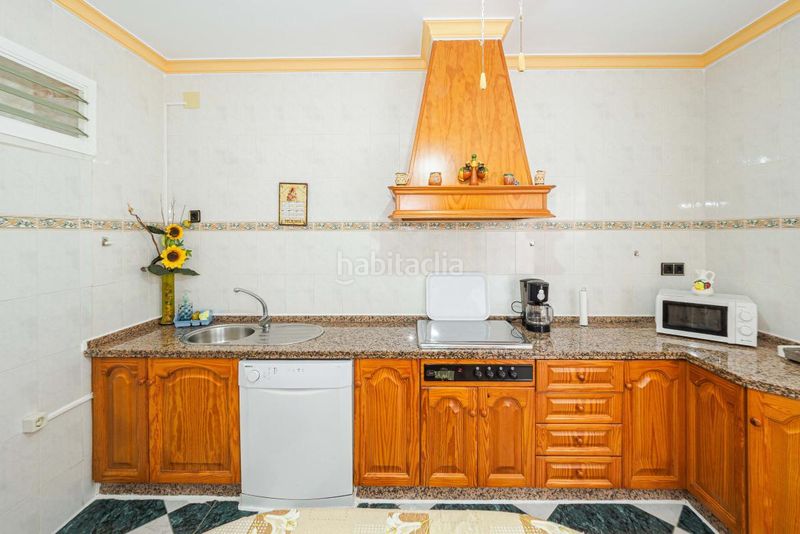 Foto 4e8f7b49-e4fb-4f2b-985a-f852382f9f84. Casa adossada amb calefacció a Coronil (El)